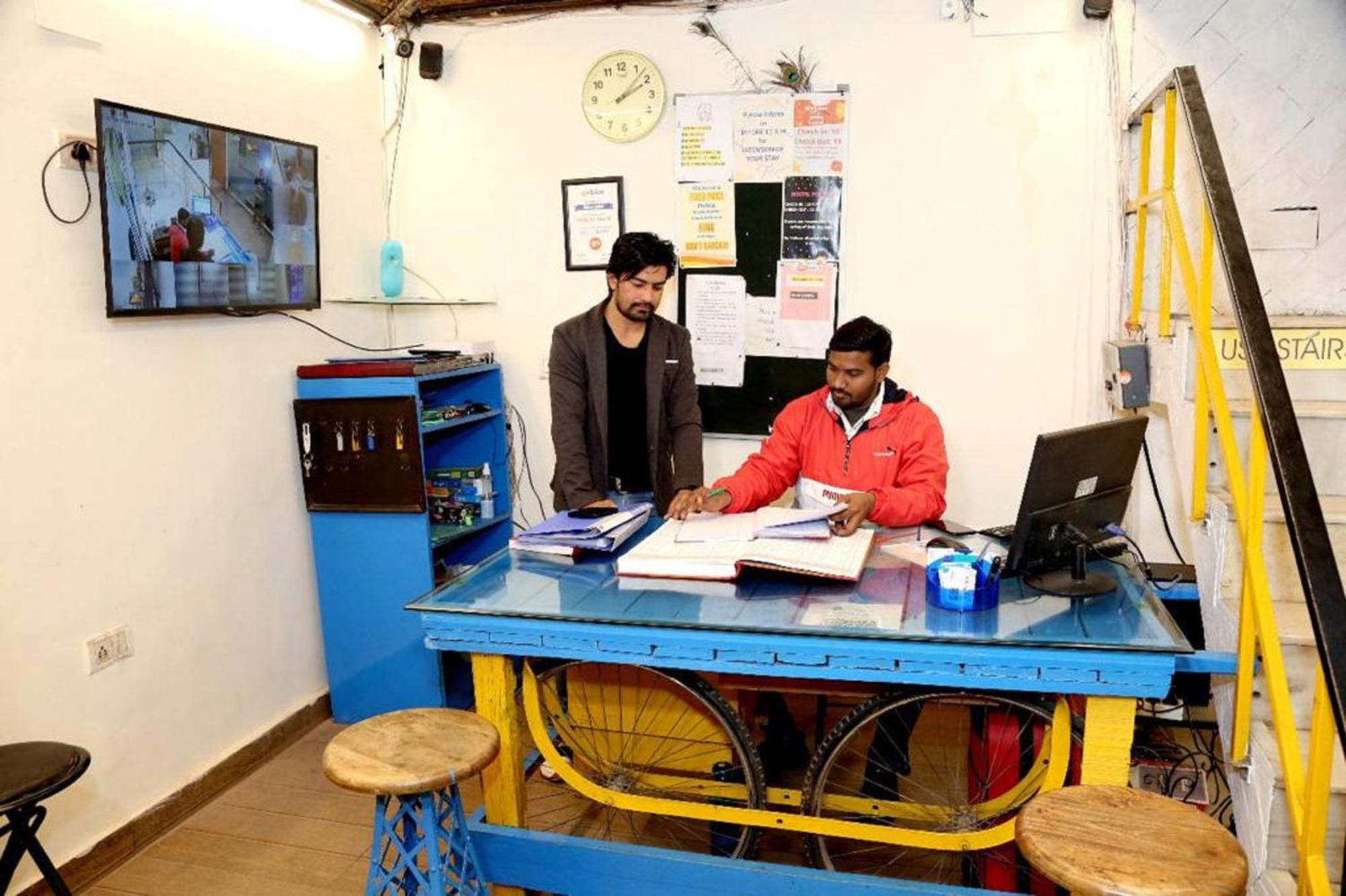 Bunk Hostel Delhi Best Backpacking Accommodation Нью-Делі Екстер'єр фото
